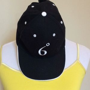 6 degree black and white athletic cap